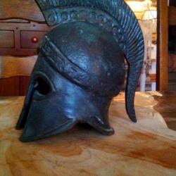 Sculpture,casque spartiate en bronze