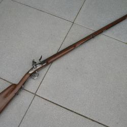 EXCEPTIONNEL fusil de chasse 18 iem a silex pour Femme, signé "  Penel à Saint Etienne ".