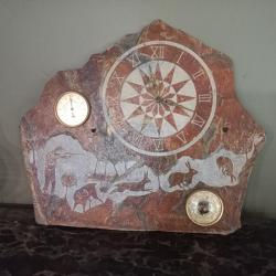 scène de chasse gravé sur pierre avec horloge , thermomètre et baromètre