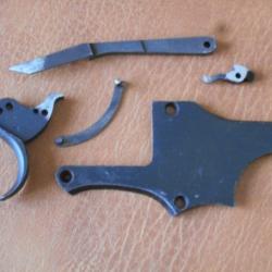 lot de pièces pour revolver enfield n2 ( lot 2 ) .