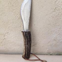 Couteau de chasse manche en bois de cerf