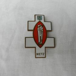 broche religiieurse croix de Lorraine notre dame de Metz