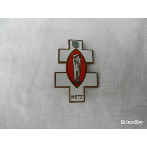 broche religiieurse croix de Lorraine notre dame de Metz