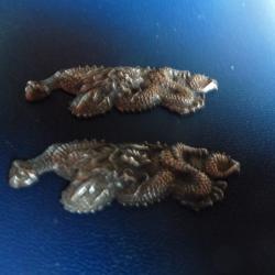 Paire de ménukis en bronze représentant des dragons