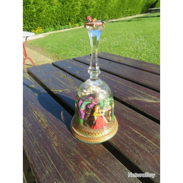 VINTAGE-Ancienne grande boule a neige  dcor du conte"La belle et la bte"- Malaisie (Vers 1970-80)