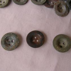 WW2 ALLEMAGNE LOT DE 3 BOUTONS MILITAIRES ALLEMAND 3 TROUS ( TENTE SAC...) 100 % DE TERRAIN