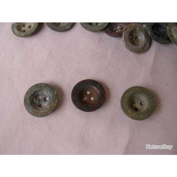 WW2 ALLEMAGNE LOT DE 3 BOUTONS MILITAIRES ALLEMAND 3 TROUS ( TENTE SAC...) 100 % DE TERRAIN