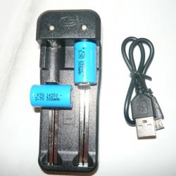 Chargeur batterie avec 2 piles rechargeables ( 14250  3,7 v  300 mAh )