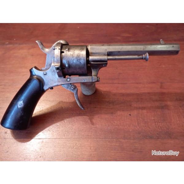 Revolver  broche en 9mm GUYOT Armurier Rue PONTHIEU 8 PARIS