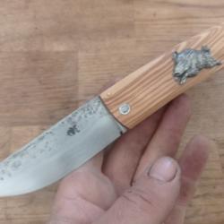Couteau pliant deux clous forgé en bois d'olivier