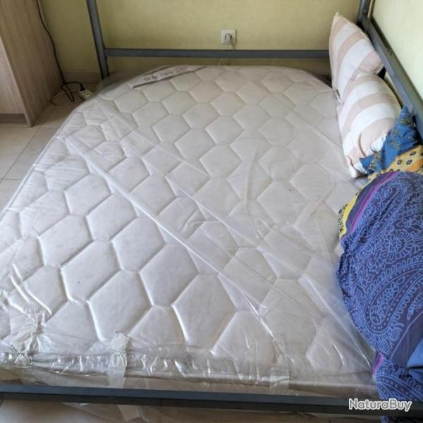vend matelas camping carl neuf marque literie DUAULT 160 cm par 200 cm