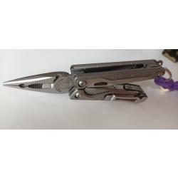 PINCE MULTI FONCTION LEATHERMAN CHARGE TITANIUM.