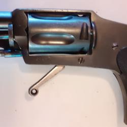 Revolver 6mm Hammerless 5 coups PV en tres bel etat de fonctionnement et de présentation