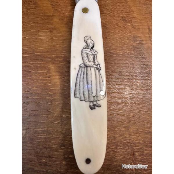 couteau  le petit poisson de dieppe scrimshaw sur phacochre