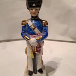 Statuette  officier de l'empire. Hauteur  16 cm