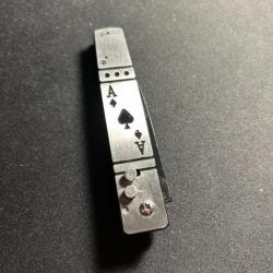 Couteau pliable format poche, design poker