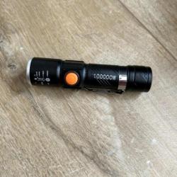 NEUF : Lampe de poche USB, 10000W, réglable, compacte et puissante