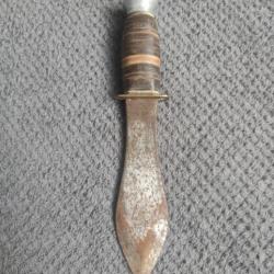 Ancien couteau de lancer manche rondelle de cuir sans marquages