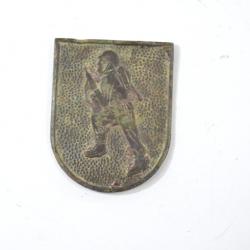 ancien insigne / badge militaire à identifier, Italien ? Italie WW2 ? Post-WW2?