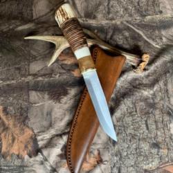 couteau de chasse artisanal / bois de cerf , ronce de robinier / cuir