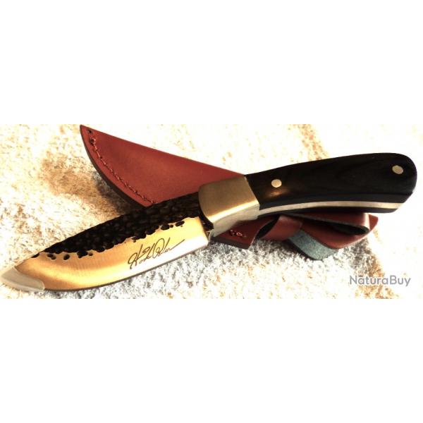 MAGNIFIQUE COUTEAU DE CHASSE SIGN SUR LA LAME - BRUT DE FORGE - PLAQUETTES MANCHE EN MICARTA