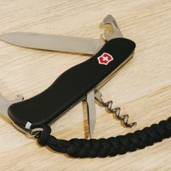 Victorinox couteau suisse Nomad Pickniker liner lock noir