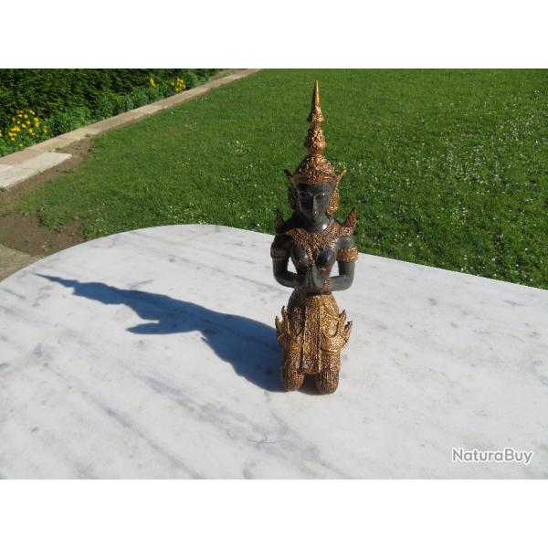 Asie du Sud Est Ancienne statuette en Bronze patin Vert&Dore reprsentant une divinit agenouille