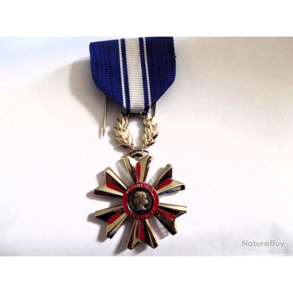 superbe mdaille du sang
