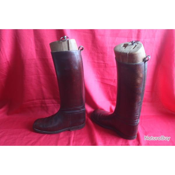 Bottes de cavalier en cuir avec embauchoirs