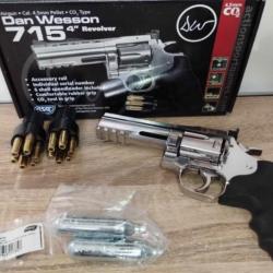 Pack Revolver Dan Wesson modèle 715 ,4 " à plombs , canon rayé+5 CO2+5 cibles
