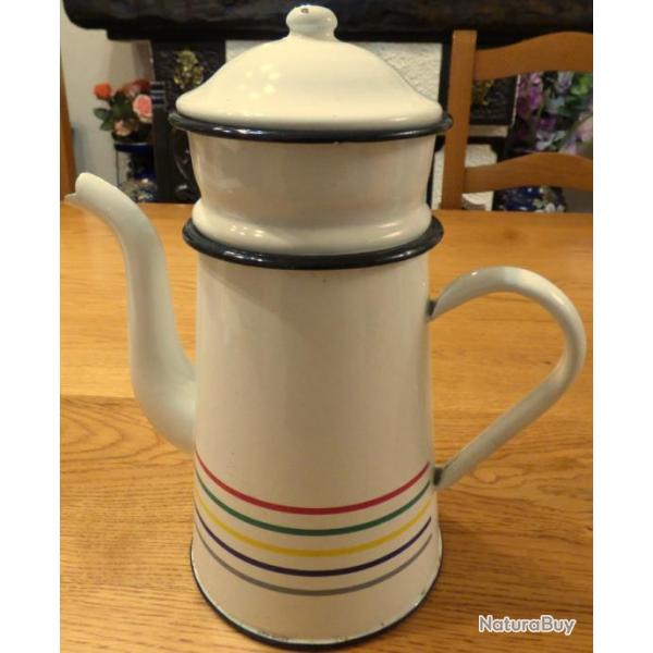 SPLENDIDE CAFETIERE ANCIENNE EN TLE EMAILLEE BLANCHE AVEC LISERETS COLORES POUR COLLECTION