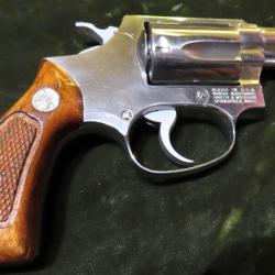 Revolver Smith & Wesson modèle 60 calibre 38 SP avec son étui cuir