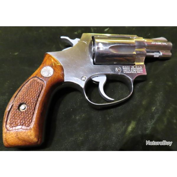 Revolver Smith & Wesson modle 60 calibre 38 SP avec son tui cuir