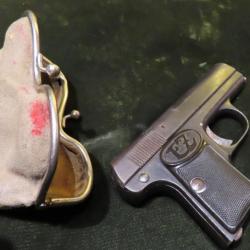 Pistolet calibre 6,35 mm ZEHNER (Suhl) dans son étui porte-monnaie en suédine