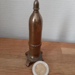 Superbe miniature d'obus français ou allemand de la 1ère Guerre. Briquet ou brule parfum. Art poilu.
