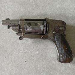 Petit revolver type "bossu" chien non apparent - cal 6mm velodog -