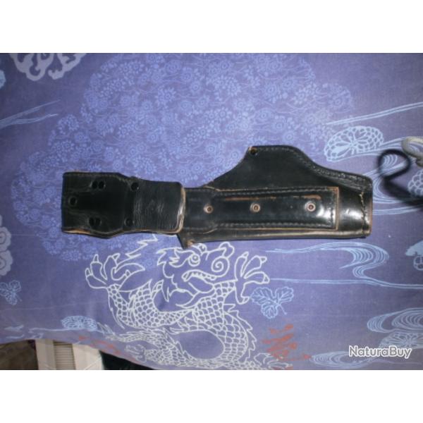 Holster cuir vritable ancien longueurs 16cm largeur 8cm longueur total avec attache 31cm