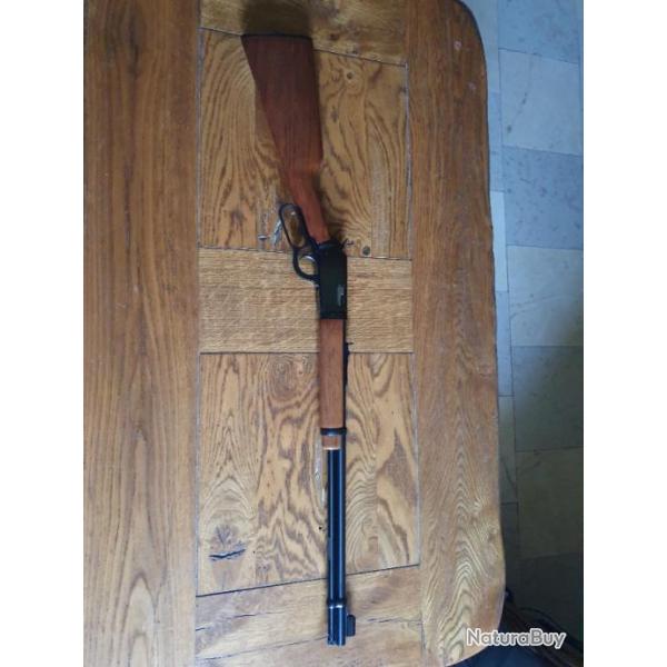 Carabine winchester 9422 Magnum  levier de sous garde comme neuve