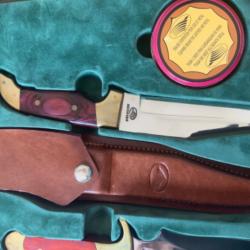 Pradel - coffret de trois couteaux de chasse accompagnés de leur étui en cuir