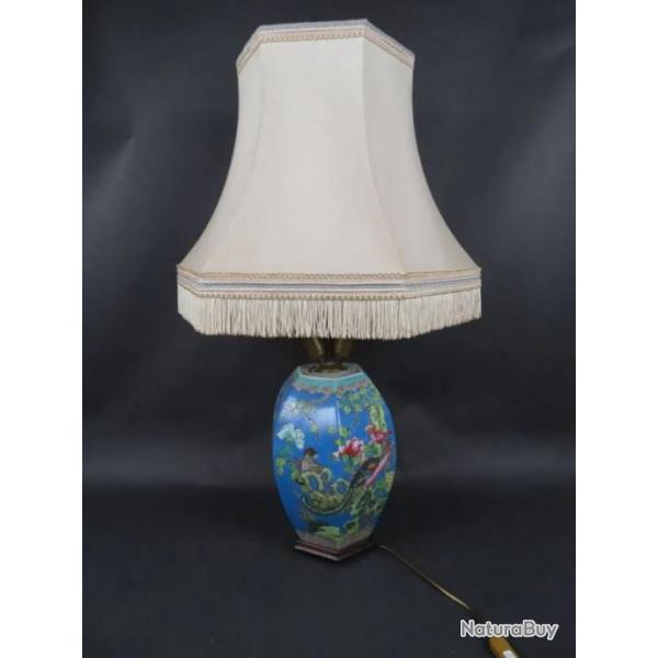 Ancien vase en porcelaine polychrome  pans coups  dcor d'oiseaux et arbustes mont en Lampe(XX)