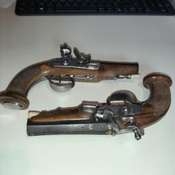 Une paire de pistolet à silex de voyage