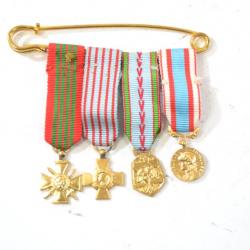 Médailles miniatures Croix de Guerre 1939 - 1945, croix du combatant, médaille de la résistance