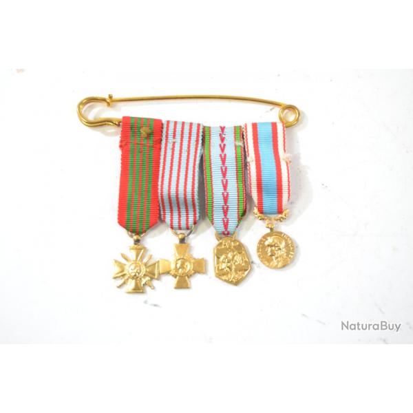 Mdailles miniatures Croix de Guerre 1939 - 1945, croix du combatant, mdaille de la rsistance