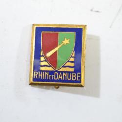 Insigne Première 1ere Armée, émail, RHIN et DANUBE. Petite étoile, sans marquage.