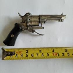 Vends mini revolver type " le Faucheux" calibre 5,5 mm à broches parfait état.