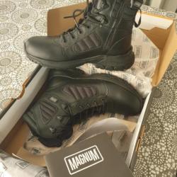 A vendre une paire de chaussures d'intervention Magnum Lynx Plus 8.0 neuves avec boîte et étiquette