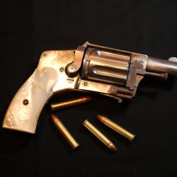 Revolver nickelé D.D.OURY crosses nacre Chobert Arquebusier Paris calibre 5,5 mm long XIXHER24REV002