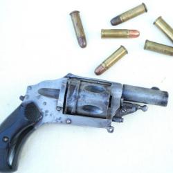 RARE revolver calibre 8 mm/92 St Etienne hammerless 5 coups  plaquettes corozo noires HER24REV010