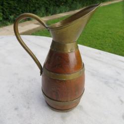 Ancien pot a Crayons/Stylos en forme de PICHET à cidre en bois cerclé de laiton - FRANCE (Vers 1950)