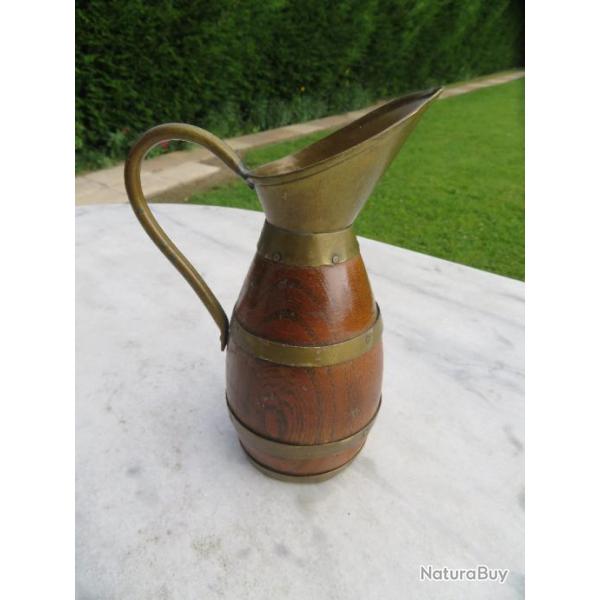 Ancien pot a Crayons/Stylos en forme de PICHET  cidre en bois cercl de laiton - FRANCE (Vers 1950)